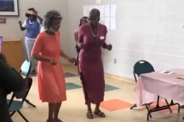 பிறந்தநாளுக்கு குட்டை ஆடையில்  செம்ம ஆட்டம் போட்ட பாட்டி! செம்ம கியூட் வீடியோ... 91 வயதிலும் இப்படியா?