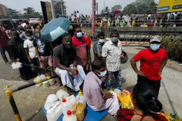 இலங்கையில் எரிபொருள் கொள்வனவில் ஈடுபட்ட மேலும் இருவர் உயிரிழந்தனர்