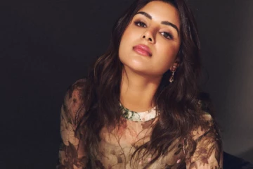 வித்தியாசமான ஆடையில் நடிகை சம்யுக்தா.. புகைப்படங்கள் இதோ..