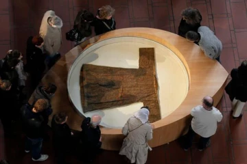 இயேசு அணிந்த அங்கி தொடர்பில் வெளியான ஆச்சரிய தகவல்கள்!