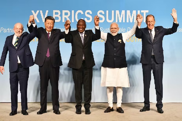 பிடியாணை பிறப்பிக்கப்பட்ட நிலையில் வெளிநாடு செல்ல தயாராகிறார் புடின் | Putin To Travel Abroad After Arrest Warrant