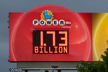 லொட்டரில் நபர் ஒருவருக்கு அடித்த ரூ.176 கோடி அதிர்ஷ்டம்: வெற்றி எண்களை அறிவித்த பவர் பால் ஜாக்பாட்