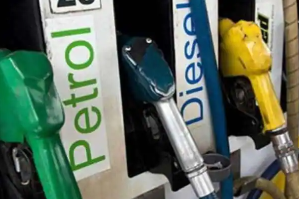 எரிபொருளை பதுக்கும் முயற்சி- நாட்டு மக்களுக்கு விடுக்கப்பட்டுள்ள கடுமையான அறிவிப்பு! - ஐபிசி தமிழ்