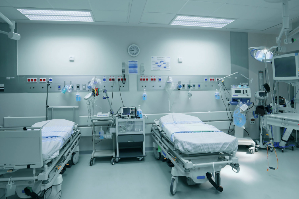 50 அடி உயரத்தில் இருந்து கீழே விழுந்த வெளிநாட்டு பெண் | A Foreign Woman Fell From A Height Of 50 Feet