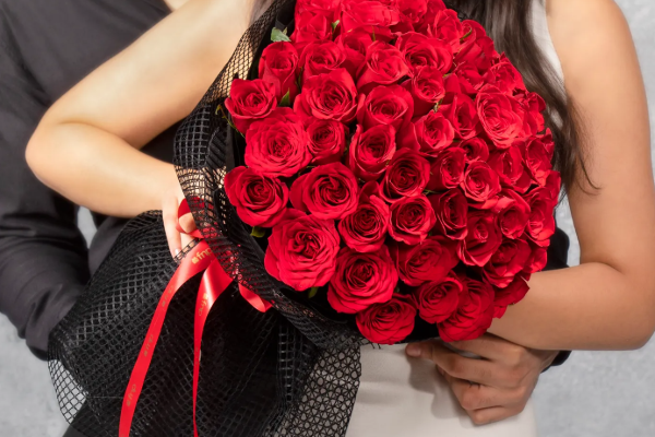 வரலாறு காணாத உச்சம்; சிவப்பு ரோஜா ஒன்றின் விலை 750 ரூபாய்! | Valentine S Day Red Rose On Is 750 Rs Nuwara Eliya