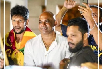 காலிமுகத்திடல் போராட்டத்தில் களமிறங்கிய சனத் ஜெயசூரிய (Video)