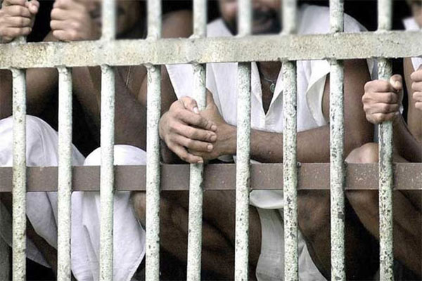 நேற்று பொலிஸாரிடம் சிக்கிய துப்பாக்கிதாரி இன்று தப்பியோட்டம் | Gunman Caught By Police Yesterday Escapes Today