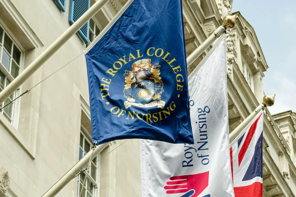 மோசமாக நடத்தப்படுவதால் பிரித்தானியாவை விட்டு வெளியேறும் புலம்பெயர்ந்த மருத்துவர்கள் | Overseas Doctors Left From Uk For Migrant Hate