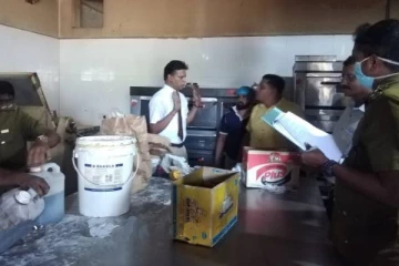காத்தான்குடியில் திடீர் சோதனை... மூன்று கடைகளுக்கு அதிரடி பூட்டு