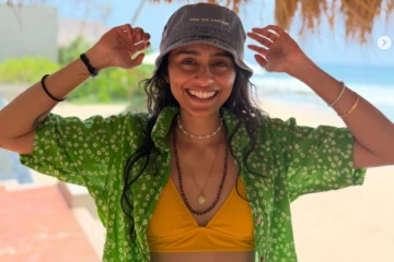 இலங்கை கடற்கரையில் ஹாயாக சுற்றும் சூப்பர் சிங்கர் பிரகதி!! புகைப்படங்கள்..