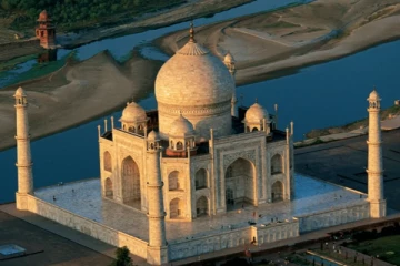 தாஜ்மஹாலில் மாயமாகும் விலையுயர்ந்த கற்கள் - பரபர தகவல்!