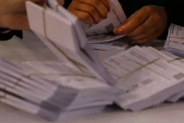 பழைய முறையில் வாக்குச் சீட்டை அச்சிடுவதற்கான முயற்சிகள்