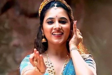 ரஜினிகாந்துக்கு நோ.. தனுஷுக்கு ஓகே.. பிளான் போட்டு துக்கிய சிவகார்த்திகேயன் பட நடிகை..