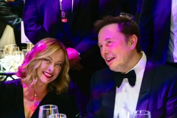 இத்தாலி பிரதமர் எலான் மஸ்க்வுடன் டேட்டிங் ; வைரலாகும் புகைப்படம்