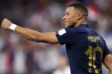 உலகக்கோப்பை கால்பந்தில் புதிய வரலாறு படைத்த 23 வயது பிரான்ஸ் வீரர்