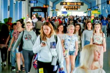 சுற்றுலா பயணிகளால் இலங்கைக்கு குவியும் வருமானம்!