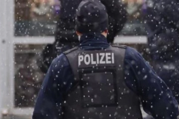 சுவிஸ் எல்லையில் கார் ஒன்றை சோதனையிட்ட பொலிசார்: காத்திருந்த அதிர்ச்சியும் ஆச்சரியமும்!