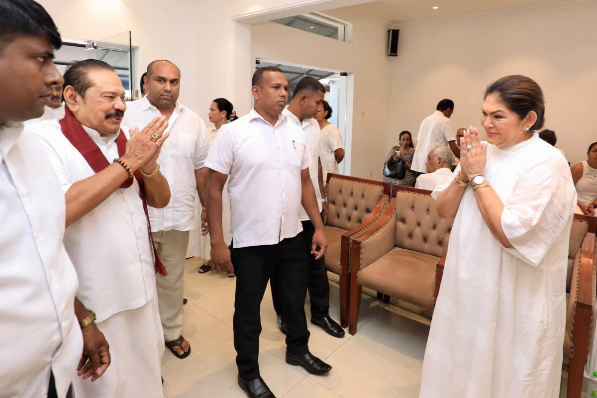 ரோஷி சேனாநாயக்க வீட்டில் மகிந்த | Mahinda Visit Rosi Senanayake S House ரோஷி சேனாநாயக்க வீட்டில் மகிந்த | Mahinda Visit Rosi Senanayake S House