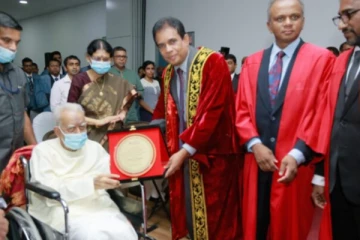 கூட்டமைப்பின் தலைவர் இரா.சம்பந்தனுக்கு விருது!(Photos)