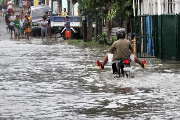 ප්‍රධාන මාර්ග කිහිපයක් ජලයෙන් යටවෙයි