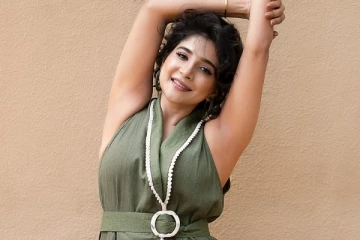 சாக்ஷி அகர்வால் வேற லெவல் கிளாமர் போட்டோஷூட்