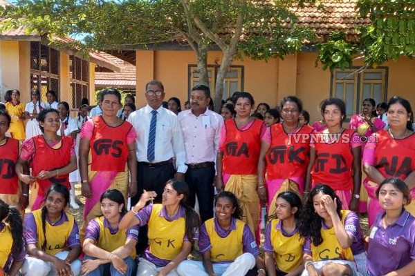 யாழ்ப்பாணத்தில் விஜயம் மேற்கொண்ட பிரித்தானிய பல்கலைக்கழக மாணவர்கள்! | Uk University Sri Lanka Students Visited Jaffna