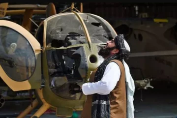 ஆப்கனில் விளையாட்டுப் பொருளாக மாறிய அமெரிக்க போர் விமானம்