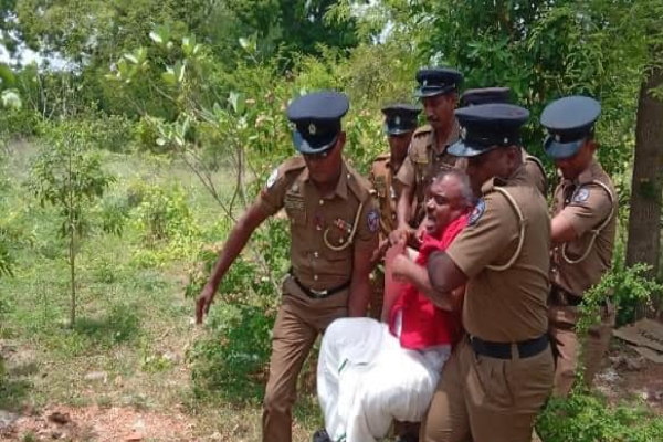 யாழில் கஜேந்திரன் எம்.பி ஐ குண்டுக்கட்டாக தூக்கிச்சென்ற பொலிஸார்! | Anxiety In Yali The Police Who Took The Mp Away