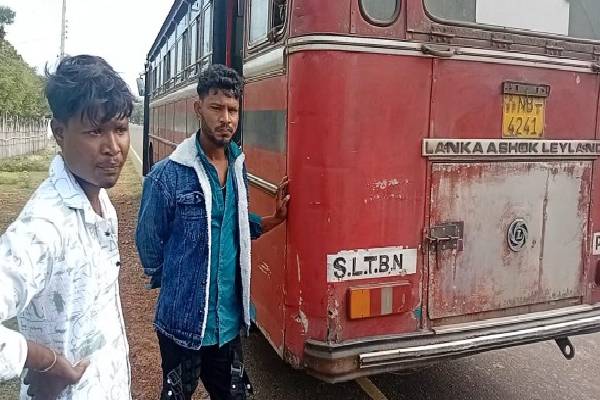 அலைக்கழிக்கும் அரச பேருந்தால் யாழ்ப்பாணம் மக்கள் ஆவேசம் | Jaffna Residents Confusion Over State Bus Making அலைக்கழிக்கும் அரச பேருந்தால் யாழ்ப்பாணம் மக்கள் ஆவேசம் | Jaffna Residents Confusion Over State Bus Making