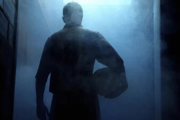 பிரித்தானியாவில் பிரபல கால்பந்தாட்ட வீரர் வீட்டை சோதனையிட்ட பொலிசார்: அதிரவைத்த காட்சி...