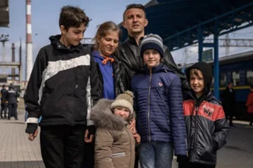 மரியுபோலில் இருந்து 125 கி.மீ. நடந்தே சென்று உயிர் தப்பிய குடும்பம்! நடுவில் சந்தித்த துயரங்கள்..