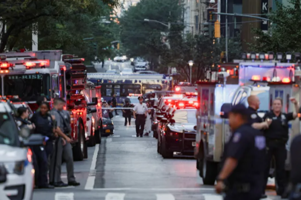 அமெரிக்காவில் இடம்பெற்ற துப்பாக்கிச் சூட்டில் நால்வர் பலி | Four Killed In Shooting In America