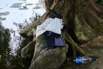 நீரில் மிதந்த நிலையில் ஆண் ஒருவரின் சடலம் மீட்பு (Photos)