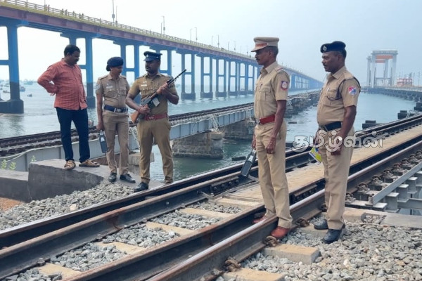 பாம்பன் பாலத்தில் பாதுகாப்பு தீவிரம் | Delhi Bomb Blast Security Place Pamban Bridge