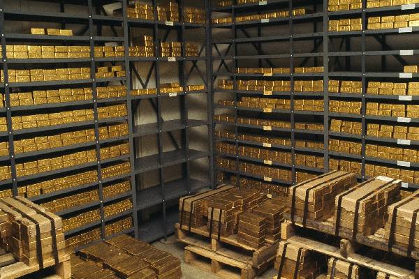 ட்ரம்பின் மீது நம்பிக்கை இல்லை... டன் கணக்கில் தங்கத்தை மீட்க இத்தாலியும் ஜேர்மனியும் தீவிரம் | Italy Germany Eyeing Bring Back Gold