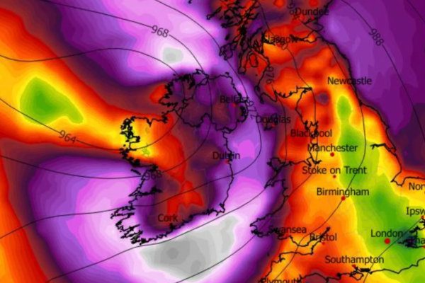 பிரித்தானியாவைத் தாக்கும் சண்ட்ரா புயல்: விடுக்கப்பட்டுள்ள செம்மஞ்சள் எச்சரிக்கை | Storm Candra Hits Britain Red And Yellow Warning