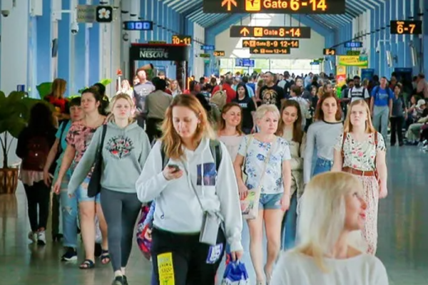 டி20 உலகக் கிண்ணம் : இலங்கைக்கு வந்து குவிந்த சுற்றுலாப் பயணிகள் | T20 World Cup In Sri Lanka Tourists Arriving Rise