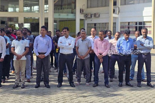 நாடளாவிய ரீதியில் அனுஸ்டிக்கப்படும் 21ஆவது சுனாமி நினைவேந்தல் | Tsunami 21St Anniversary Commemoration