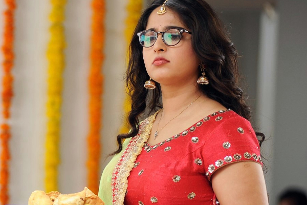 ஆள் அடையாளம் தெரியாமல் மாறிப்போன நடிகை அனுஷ்கா செட்டி!! இஞ்சி இடுப்பழகியால் ஏற்பட்ட பரிதாபம் | Anushka Shetty Latest Photo Video Viral Shoking