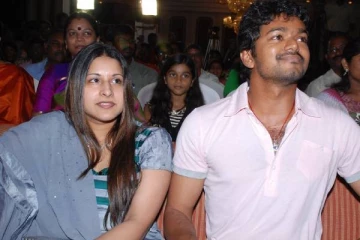 நடிகர் விஜய் தனது மனைவி சங்கீதாவை விவாகரத்து செய்கிறாரா? அதிகாரப்பூர்வ அறிவிப்பா!!