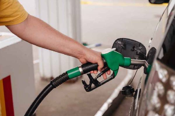 உலகில் பெட்ரோலை மலிவு விலையில் விற்கும் 10 நாடுகள்... யார் முதலிடம்? | Selling Cheapest Petrol Prices