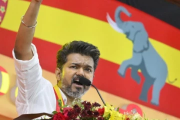 ஃபாசிச அணுகுமுறைகளை யார் கையிலெடுத்தாலும் எதிர்ப்போம் - விஜய் ஆவேசம்