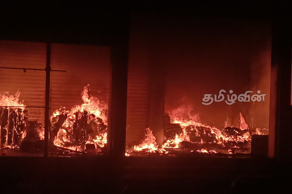 பொலிஸ் ஜீப் - புடவைக்கடைக்கு தீயிட்ட சம்பவம்: இராணு வீரர் உட்பட இருவர் கைது (Photos) | Army Soldier Arrested