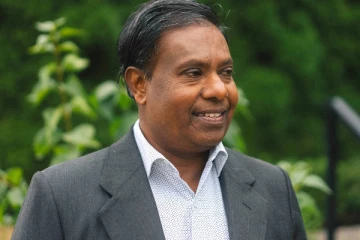 கனேடிய தேர்தலில்   இலங்கையின் முன்னாள் நீதிபதிக்கு கிடைத்த இடம்!