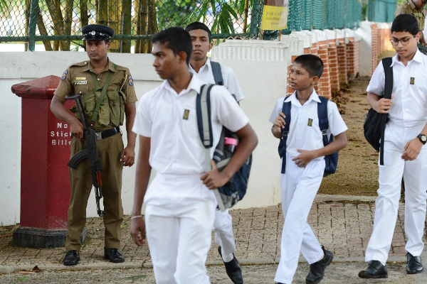 பிரபல தமிழ்ப் பாடசாலை மாணவர்கள் 16 பேர் அதிரடியாக கைது! | 16 Famous Tamil School Students Arrested பிரபல தமிழ்ப் பாடசாலை மாணவர்கள் 16 பேர் அதிரடியாக கைது! | 16 Famous Tamil School Students Arrested