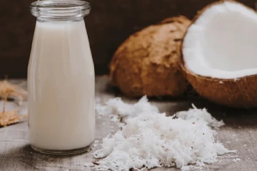 பல நூற்றாண்டுகளாக மனிதர்களின் உணவுகளில் இன்றியமையாத தேங்காய் பால்