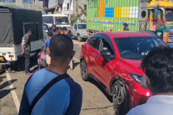 சாரதியின் தூக்க கலகத்தால் விபத்து; தெய்வாதீனமாக தப்பிய உயிர்கள் | Accident Was Caused By The Driver Falling Asleep சாரதியின் தூக்க கலகத்தால் விபத்து; தெய்வாதீனமாக தப்பிய உயிர்கள் | Accident Was Caused By The Driver Falling Asleep