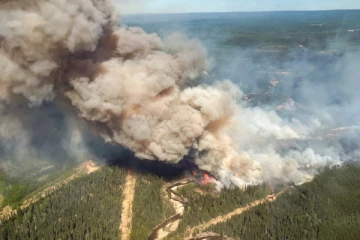 காட்டுத்தீயால் கடுமையாக பாதிக்கப்பட்டுள்ள மூன்று கனேடிய மாகாணங்கள்