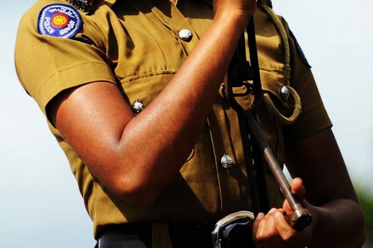 மோசடி வருமானத்தில் கார் கொள்வனவு...! சிக்கிய பெண் காவல்துறை அதிகாரி | Female Police Ip Probed Over Car Deal மோசடி வருமானத்தில் கார் கொள்வனவு...! சிக்கிய பெண் காவல்துறை அதிகாரி | Female Police Ip Probed Over Car Deal