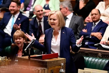 பொதுமக்களிடம் மன்னிப்பு கேட்ட பிரித்தானிய பிரதமர்!